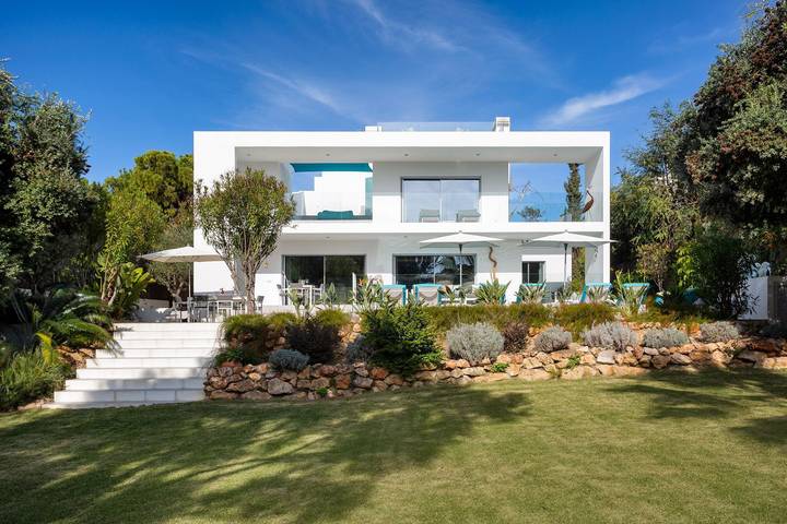 Casa de férias para 8 pessoas, com Varanda e Terraço e ainda Jardim and Piscina em Praia de Faro