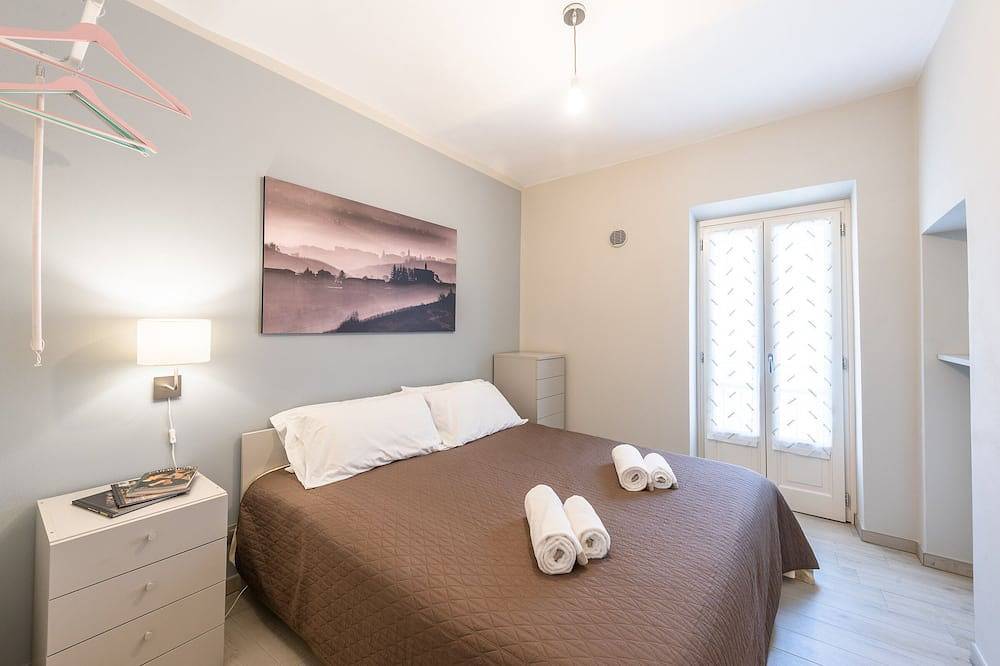 Appartement entier, Appartements de vacances Trifulhouse, unité 3. Centre historique d'Alba in Spiaggia cherasca, Alba (Piemont)