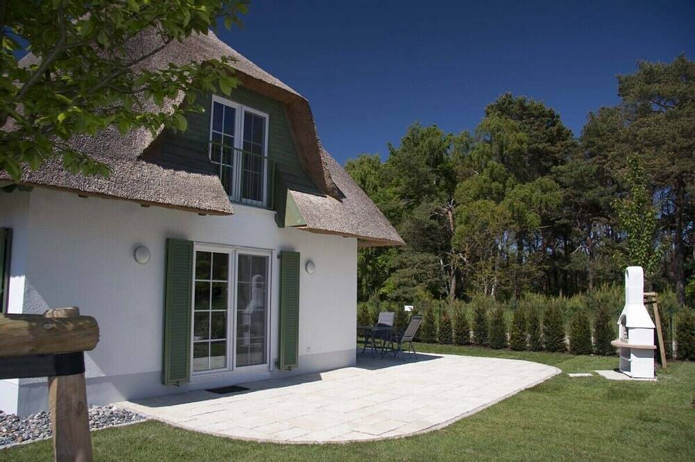 Exclusive holiday home with thatched roof, right by the sea and on the beach behind the dune in Ostseebad Karlshagen, Karlshagen