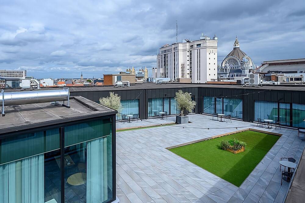 Entire apartment, Walking Distance to Grote Markt! Family-friendly Property, City Views & Kitchen! in Antwerp, Antwerp region