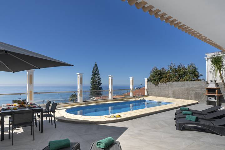 Villa für 8 Personen, mit Balkon und Terrasse in Monte (Madeira)