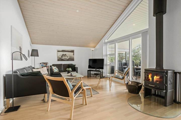 Ferienhaus für 8 Personen, mit Terrasse und Sauna sowie Garten und Whirlpool, kinderfreundlich in Tranum Strand - 3