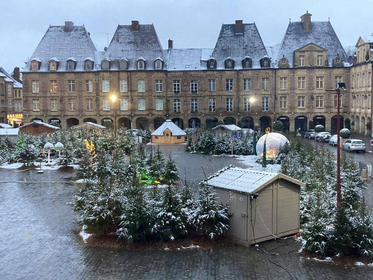 Appartement entier, Suite Mana Cupidon avec Vue Place Ducale et Parking inclus in Charleville-Mézières, Ardennes