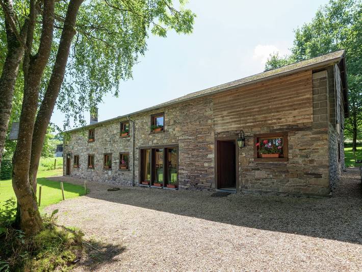 Gîte pour 9 personnes, avec Terrasse et Jardin à Lierneux