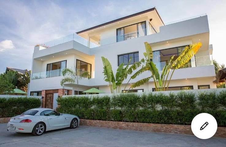 Villa für 12 Personen, mit Ausblick und Pool sowie Terrasse und Garten auf Koh Samui