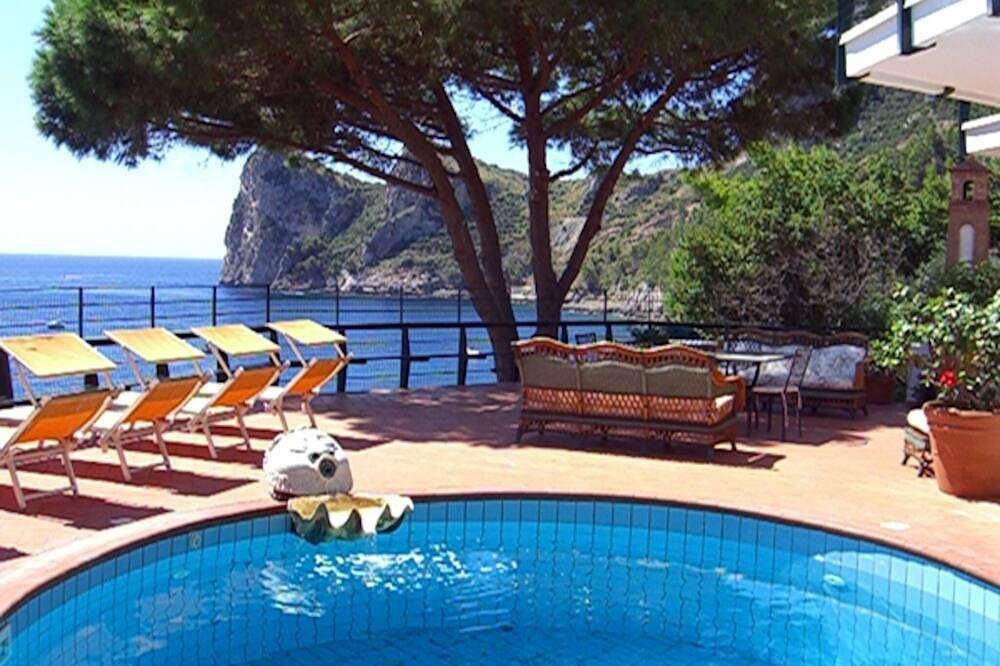 Fantastisk luksusvilla ved sjøen i hjertet av Sorrento-kysten in Nerano, Provinsen Napoli