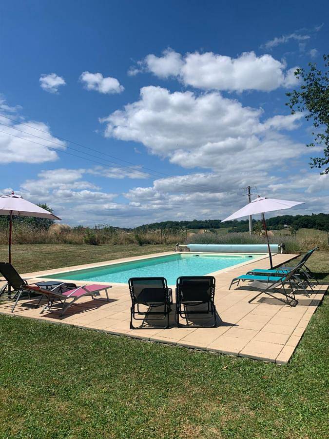 Location de vacances pour 4 personnes, avec jardin ainsi que piscine et vue à Juignac - 3