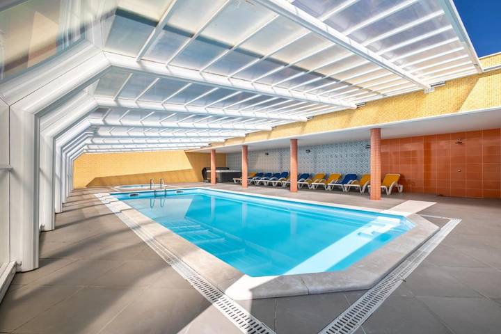Hotel para 4 pessoas, com Varanda e Jacuzzi e ainda Jardim and Piscina em Monte Real