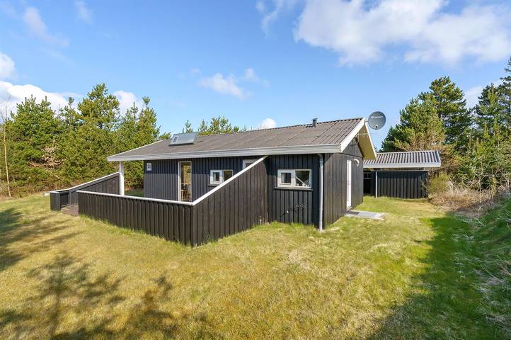 Ferieudlejning for 6 personer, med terrasse i Hune