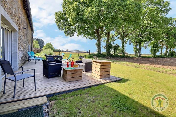 Gîte pour 6 personnes, avec terrasse et jardin