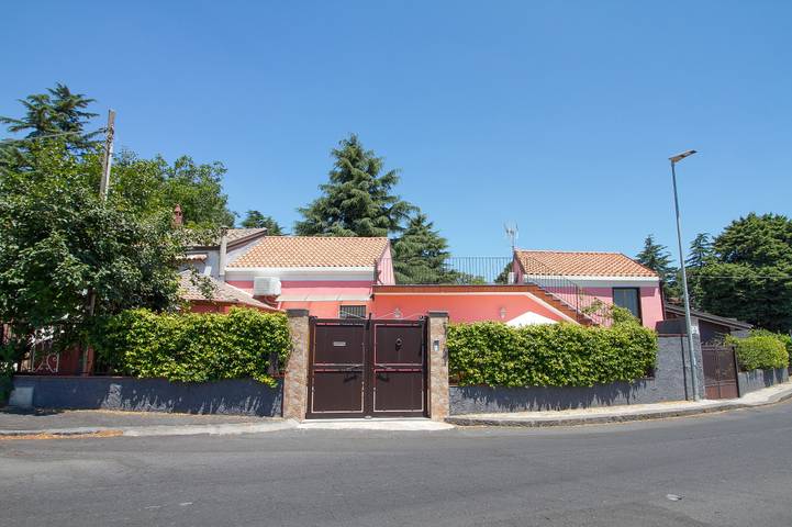 Villa per 7 persone, con Balcone e Terrazza nonché Giardino a San Pietro Clarenza
