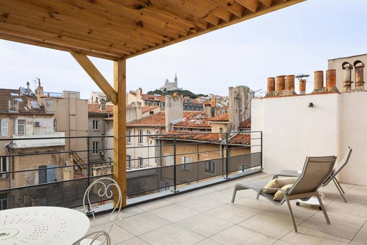 Apartahotel para 4 personas, con jardín y vistas, Se admiten mascotas en Marsella