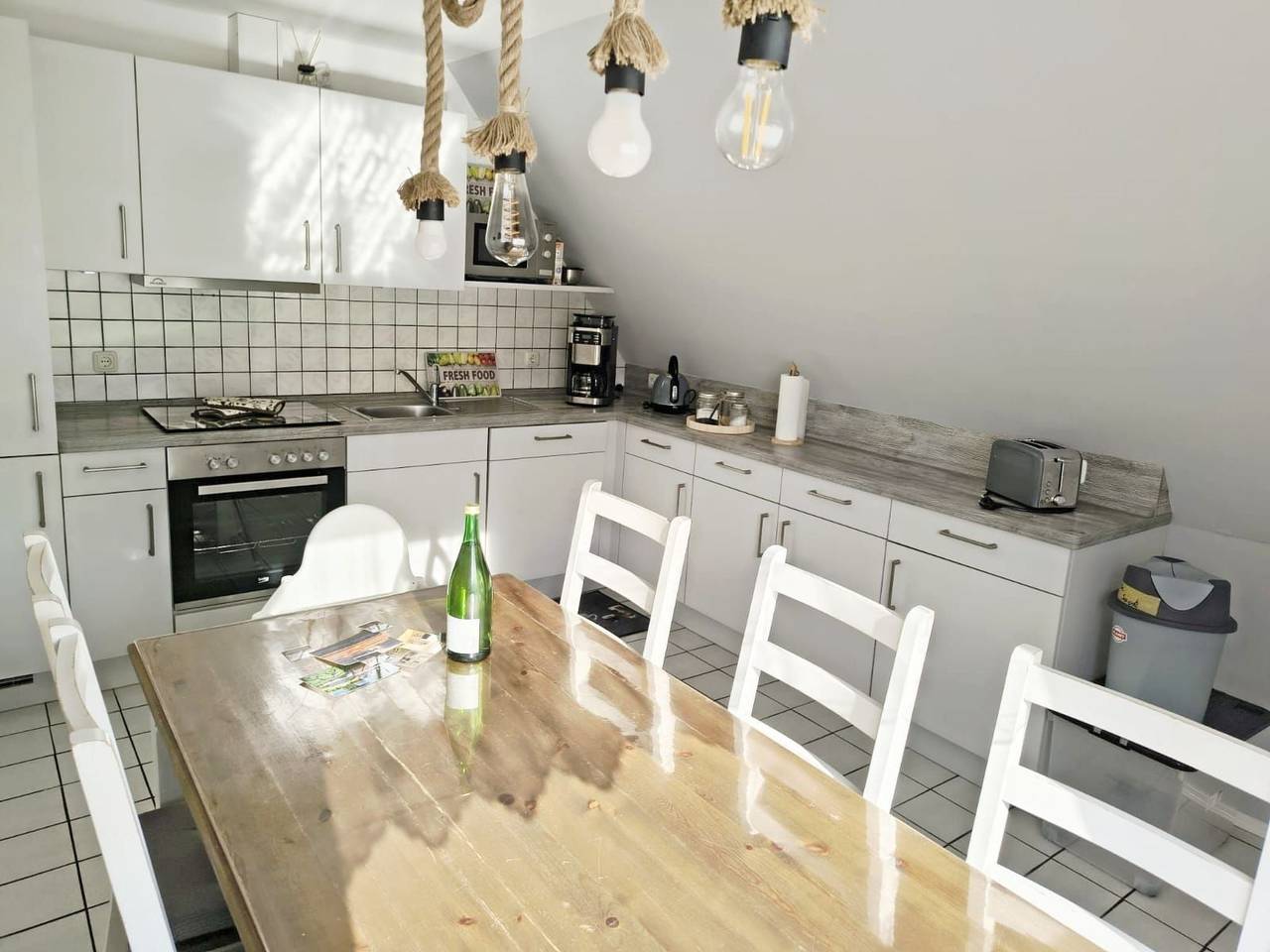 Entire apartment, Charming Beachside Apartment Near Plaggenburg City Center in Aurich, Nordseeküste