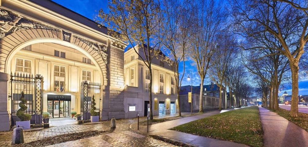 Hotel für 3 Personen, mit Sauna und Terrasse in Versailles - 2