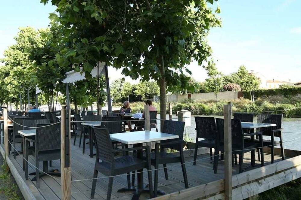 Camping 4 étoiles - Piscine  - ccaffch in Villeneuve-lès-Béziers, Côte d'Améthyste