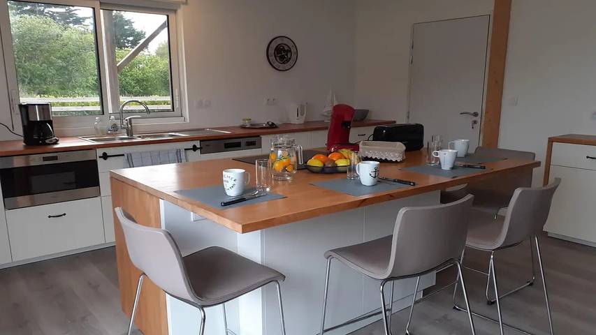 Gîte pour 7 personnes, avec jardin dans Plage de Tréompan - 3