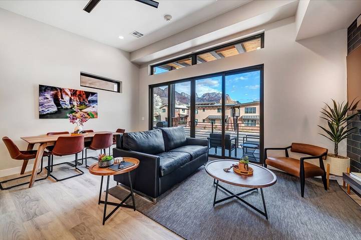 Vacation rental for 6 people, with balcony and hot tub as well as pool in Springdale