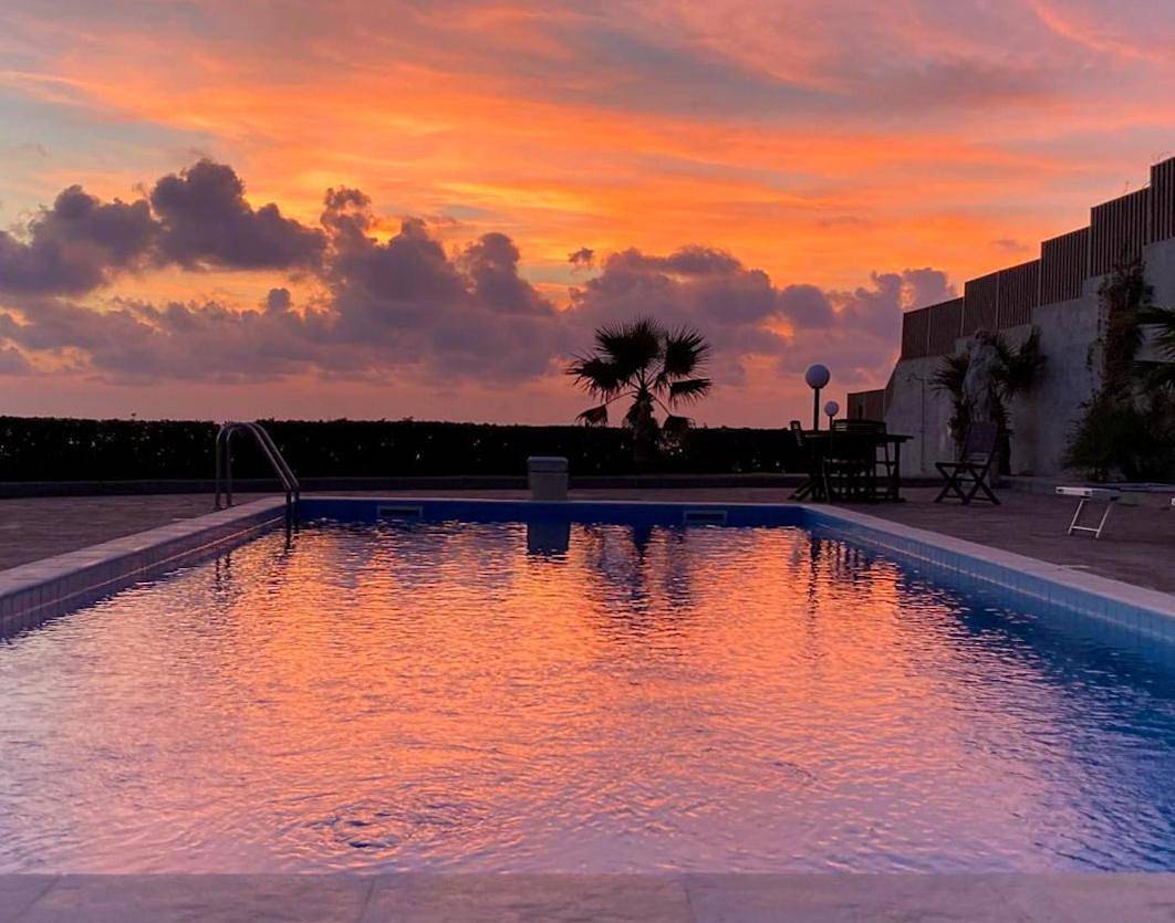Villa Il Gabbiano - Beachfront Luxury Villa in Anzio, Direct Sea Access & Pool by the Sea in Anzio, Provincia di Roma