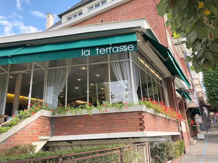 Hôtel pour 4 personnes, avec jardin ainsi que vue et terrasse