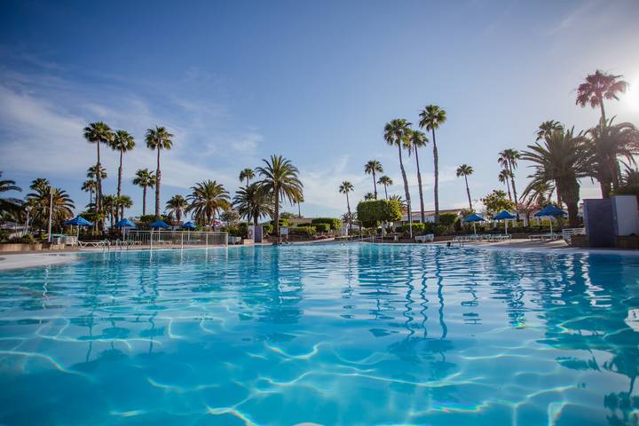 Bungalow para 6 personas, con jardín además de terraza y piscina para niños en Campo Internacional