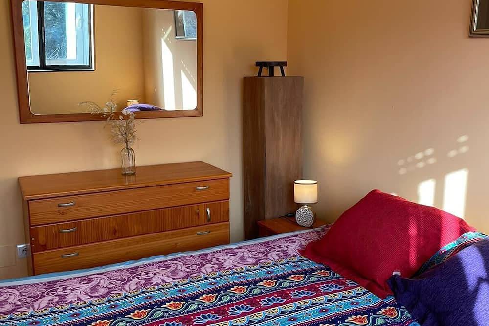 Rural apartment with private garden in the middle of the national park, with trails in Cercedilla, Puerto de Navacerrada