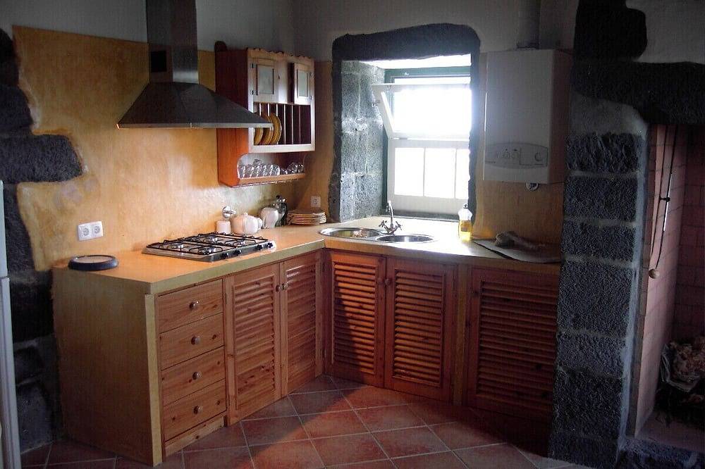 Country house with sea view in Isla de San Miguel, Fenais da Luz