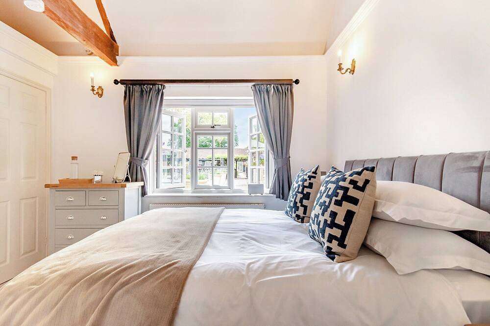 The Pool House - Uk49372 in Woking, Surrey