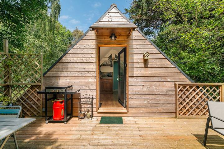 Appartement entier, Maison 'Gite Nichoir 2ad Et 2 Enf' avec terrasse privée, jardin partagé et Wi-Fi in Plurien, Côte d’Émeraude