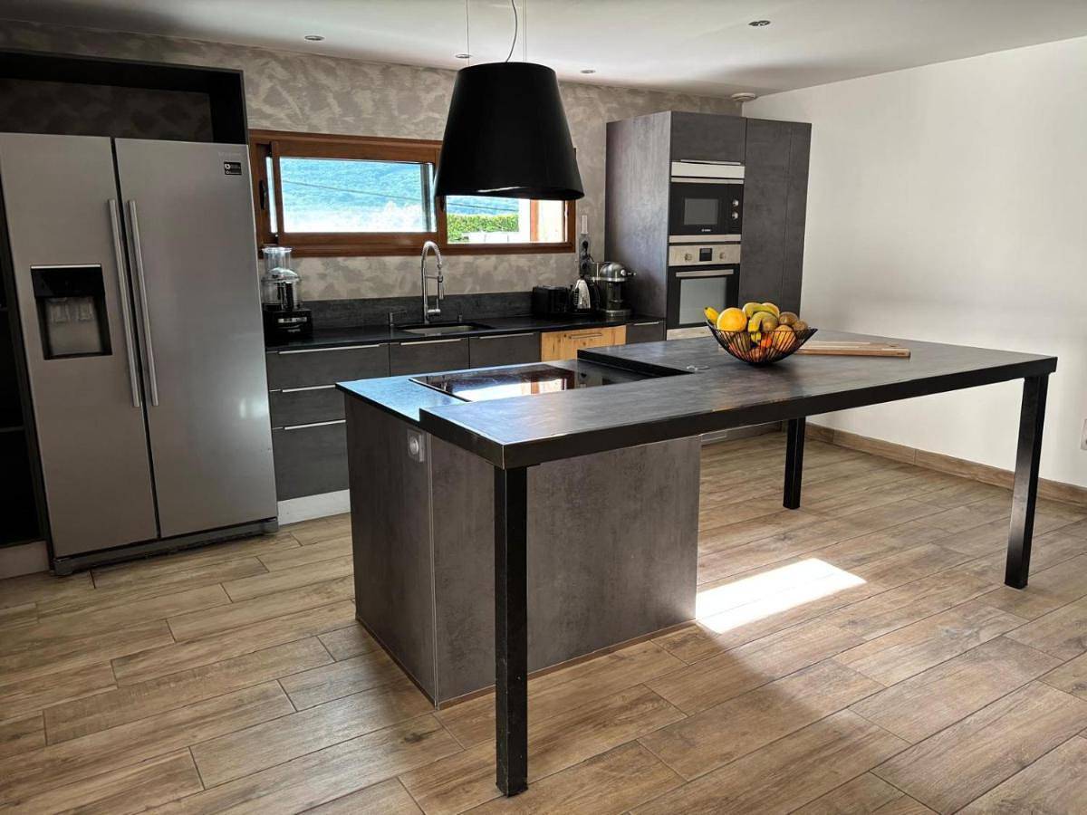 Five-Bedroom House in Saint-Germain-la-Chambotte, Région de Chambéry