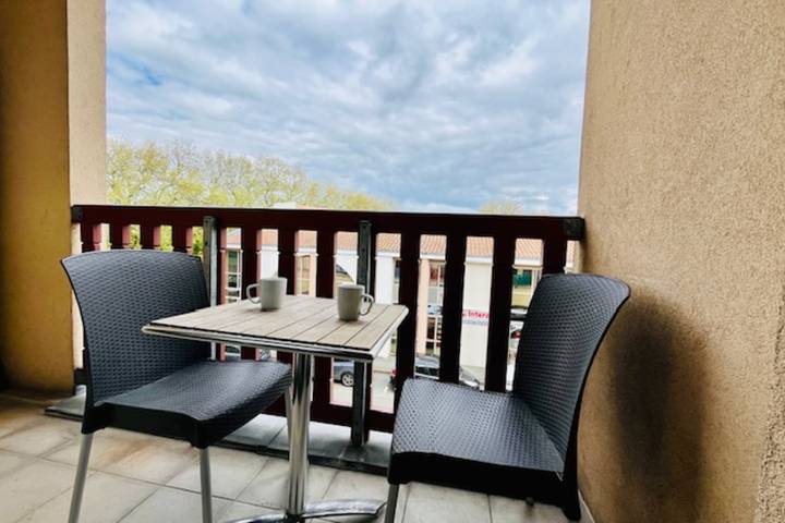 Gîte pour 4 personnes, avec balcon et piscine, adapté aux familles dans Aquarium de la Rochelle - 2