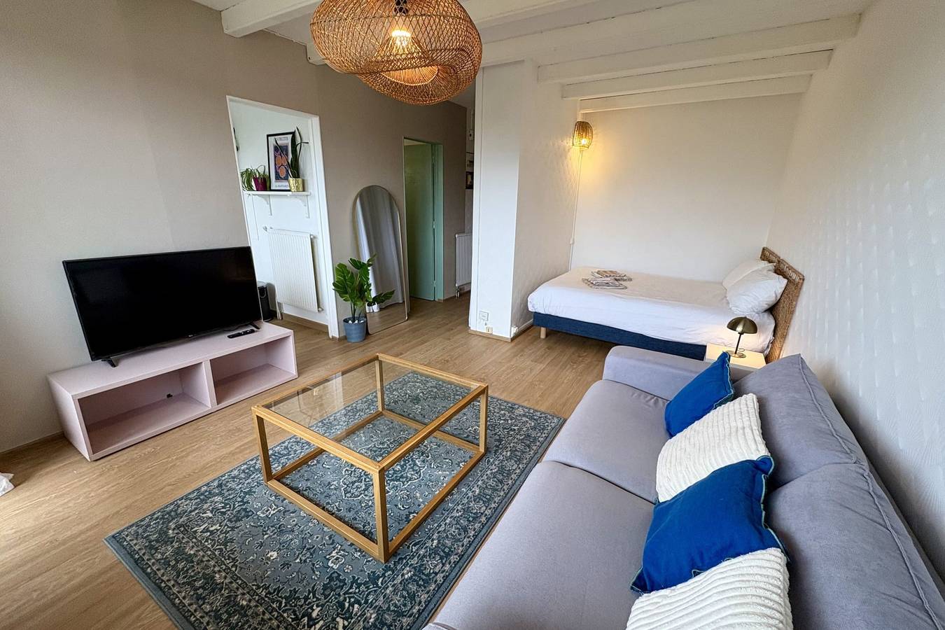 Studio entier, Studio lumineux avec balcon et confort in Caudéran (Bordeaux), Bordeaux