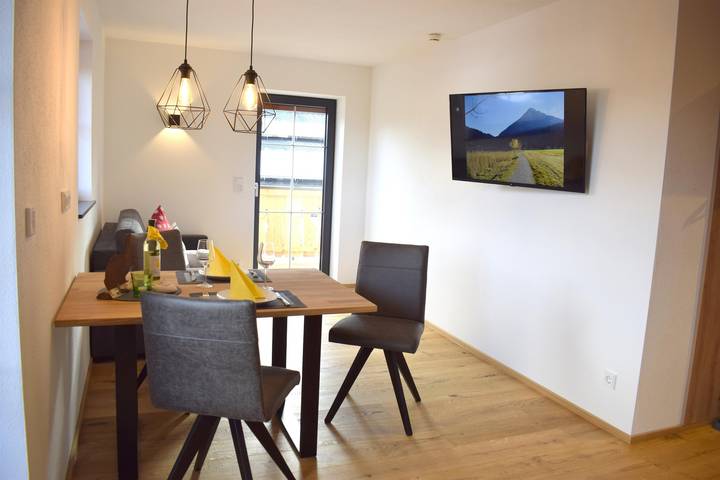 Ferienwohnung für 3 Personen, mit Balkon und Terrasse sowie Seeblick und Ausblick in Thiersee - 2