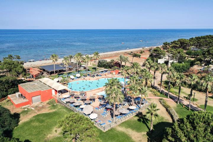Gîte pour 4 personnes, avec Terrasse et Piscine à Borgo