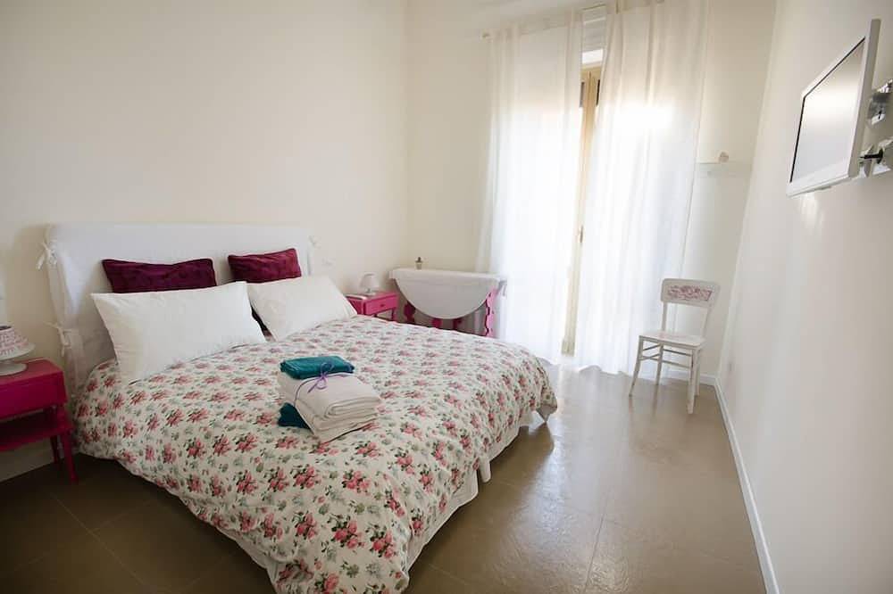 Entire apartment, Central 7 pax apartament Near The Colosseum! in Rome, Rome Province