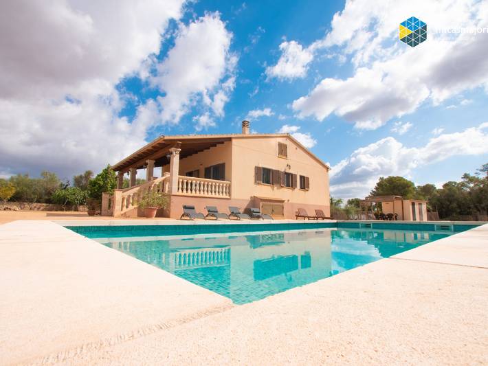 Finca mit Pool für 6 Personen, mit Terrasse und Garten in Llucmajor