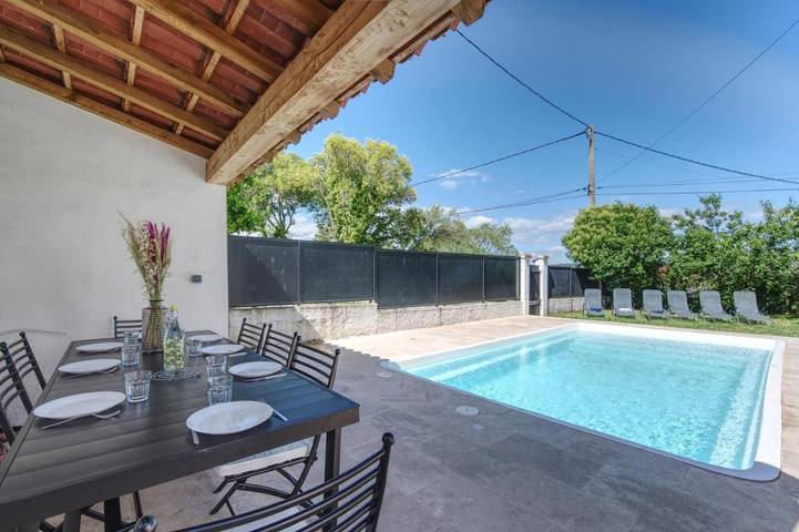 Location de vacances pour 11 personnes, avec balcon ainsi que piscine et jardin à Saint-Privat-des-Vieux - 4