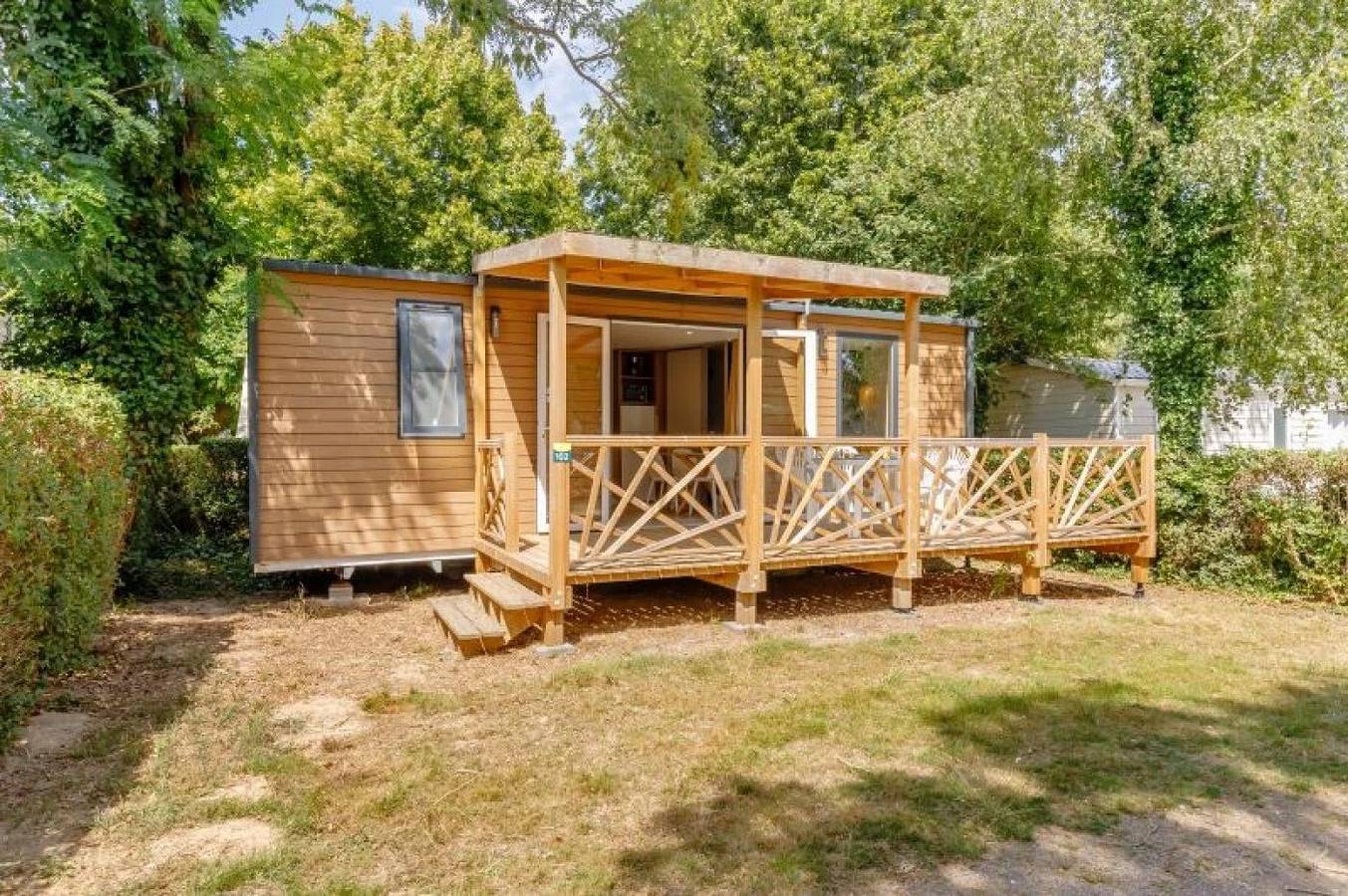 Zecamping 3 étoiles piscine couverte dog friendly mobil-home Tv Lv Bbq in Talmont-Saint-Hilaire, Vendée
