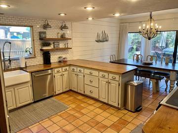 Vacation House for 12 Guests in Lake Conroe, Texas, Picture 2