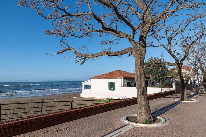 Villa per 9 persone, con Terrazza e Giardino nonché Panorama a Follonica