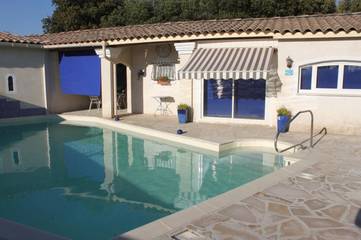Gîte pour 2 personnes, avec piscine ainsi que jardin et vue à Grillon