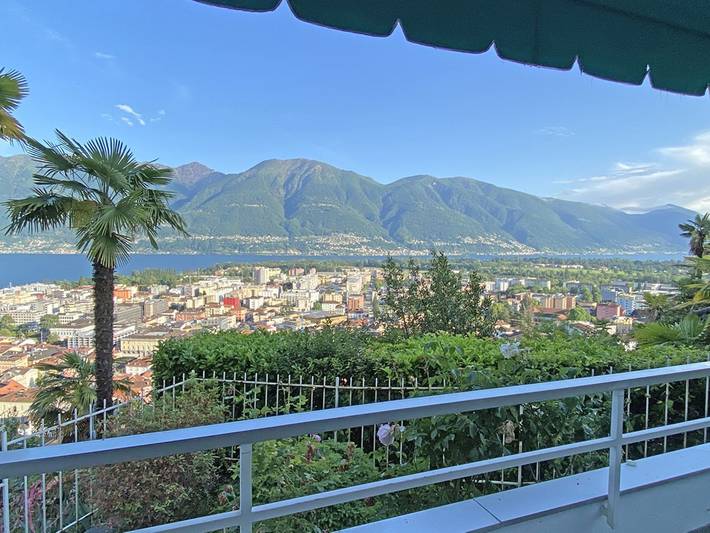 Ferienwohnung für 3 Personen, mit Balkon und Garten sowie Seeblick in Locarno