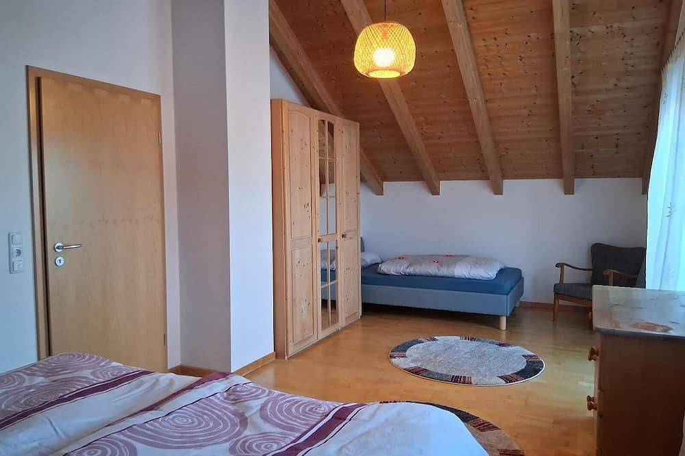 Ganze Wohnung, Ferienhaus (105qm) mit Galerie und Holzterrasse in Hohenau, Ostbayern