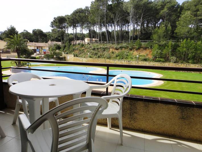 Location de vacances pour 4 personnes, avec jardin ainsi que terrasse et piscine à Pals