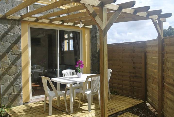 Appartement de vacances pour 2 personnes, avec piscine ainsi que terrasse et vue