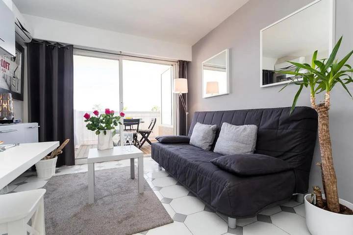 Gîte pour 4 personnes, avec balcon dans Gare D Antibes - 2