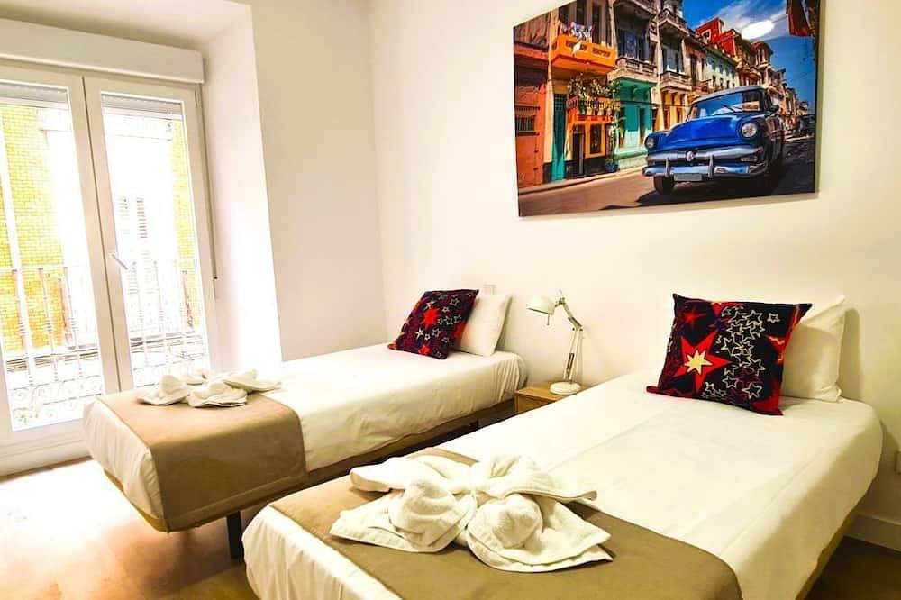 Entire apartment, Malasaña Ii Apartment by Oshun in Centro (Madrid), Madrid