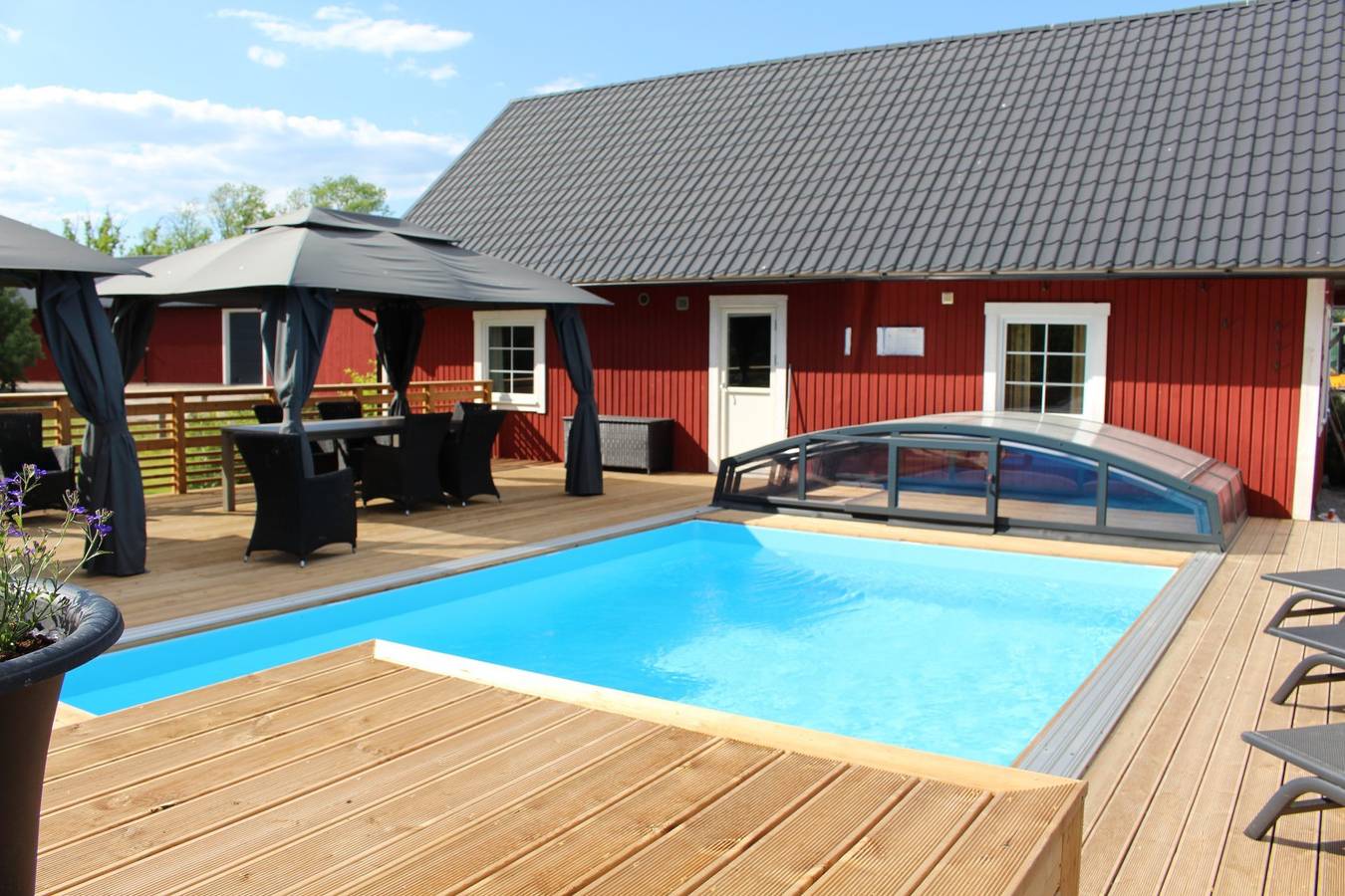 Grosses Komfort-Ferienhaus mit privatem pool , Motorboot und Seeblick in Kronoberg