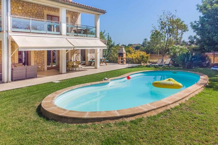 Luxus-Ferienhaus für 6 Personen, mit Pool und Terrasse sowie Garten in Alcúdia