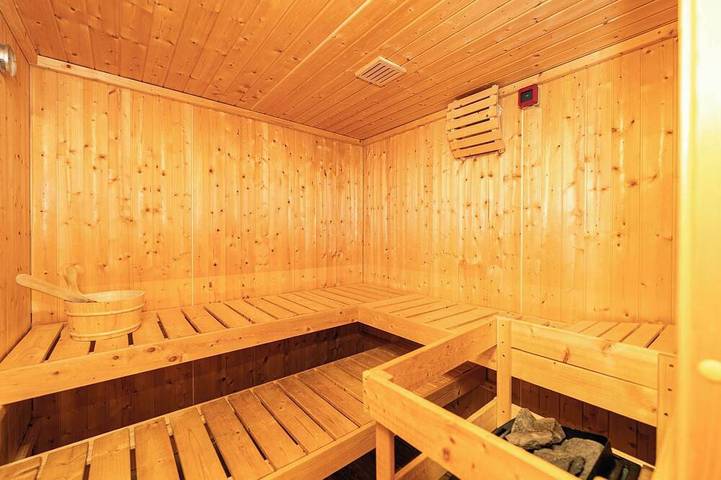 Chalet für 12 Personen, mit Garten und Balkon - 1