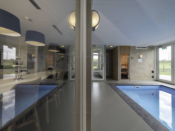 Ferienhaus für 12 Personen, mit Balkon und Whirlpool sowie Terrasse und Garten in Colijnsplaat